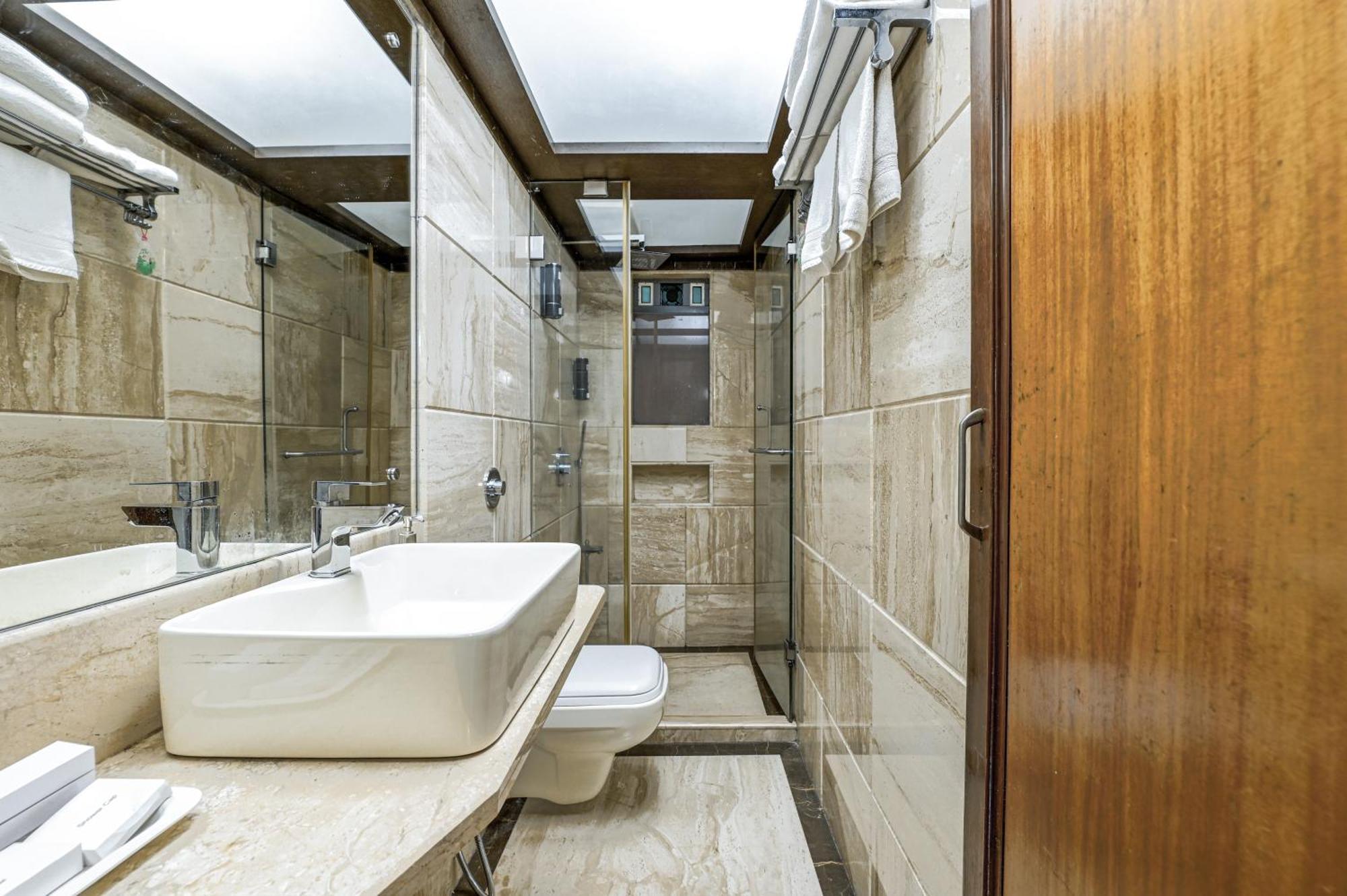 Regal Enclave Hotel Мумбай Екстериор снимка